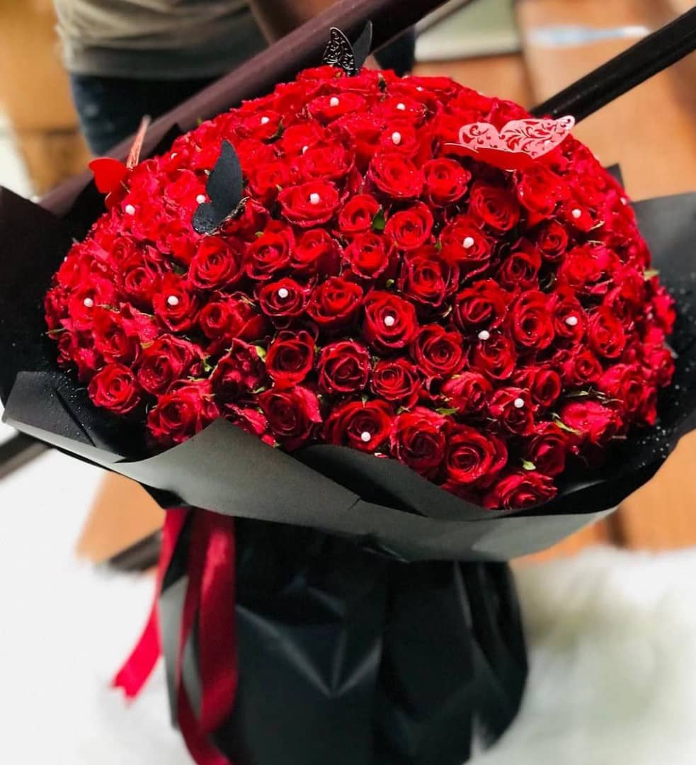 FLOWERS & GIFT SHOP